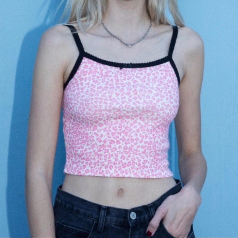 BNWT 
Rare brandy Melville pink cheetah tank top
